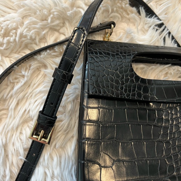 🤍 NEW Gianni Bini Crossbody Bag Black Textured - Picture 3 of 9